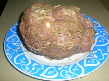 Свинина шпигованная морковью и чесноком запеченная в духовке: рецепт с фото