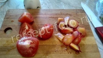 Свинина в вине с овощами и соусом