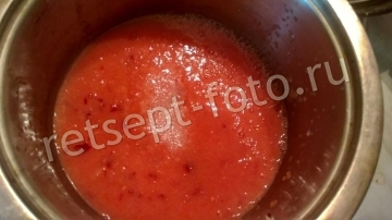 Свинина в вине с овощами и соусом