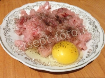 Свиные биточки из рубленого мяса