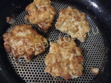 Свиные биточки из рубленого мяса