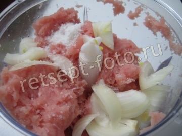 Свиные котлеты с картошкой и хлебом