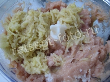 Свиные котлеты с картошкой и хлебом
