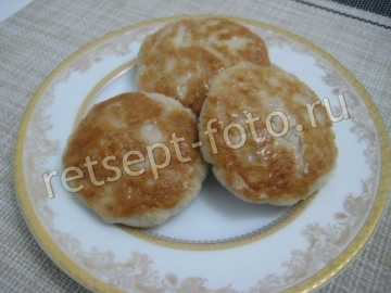 Свиные котлеты с картошкой и хлебом