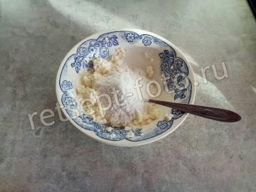 Сырники с черносливом и орехами в духовке