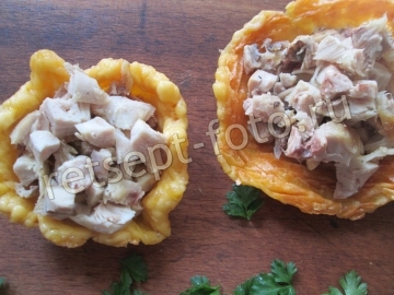 Сырные корзиночки с начинкой из курицы