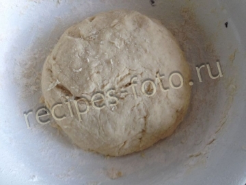 Сырные лепешки на кефире с начинкой на сковороде (с сыром, творогом и зеленью)