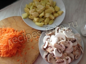 Сырный суп с курицей и грибами