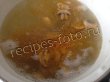 Сырный суп с курицей и грибами