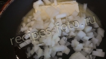 Сырный суп с курицей, плавленым и твердым сыром