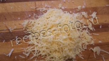 Сырный суп с курицей, плавленым и твердым сыром