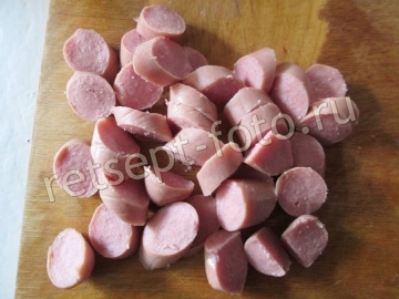 Сырный суп с сосисками и яйцом