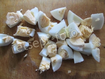 Сырный суп с сосисками и яйцом