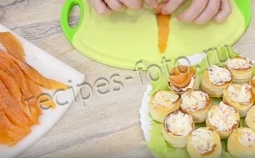 Тарталетки с красной рыбой и сыром