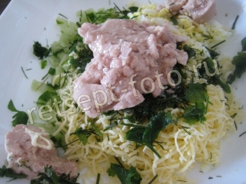 Тарталетки с печенью трески, яйцом и огурцом