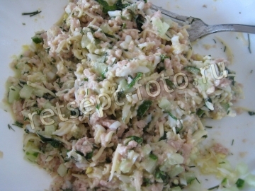 Тарталетки с печенью трески, яйцом и огурцом