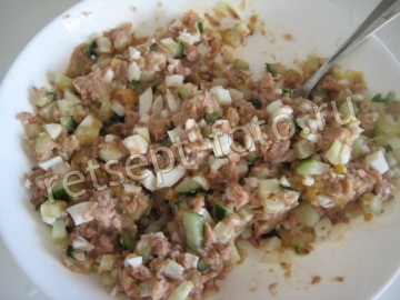 Тарталетки с тунцом и огурцом