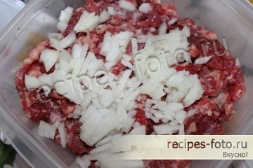 Тефтели из фарша с рисом на сковороде