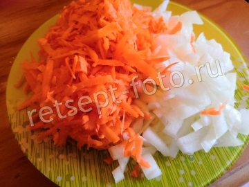 Тефтели с макаронами в сливочном соусе с грибами