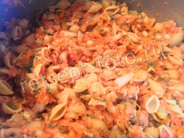 Тефтели с макаронами в сливочном соусе с грибами