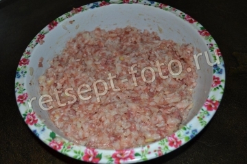 Тефтели с рисом и подливкой на сковороде