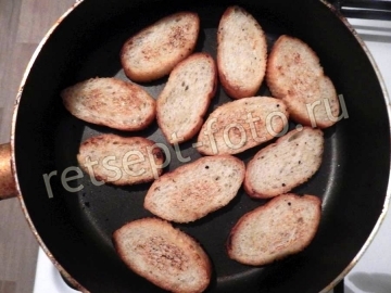 Теплая брускетта с помидорами и сыром