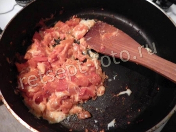 Теплая брускетта с помидорами и сыром
