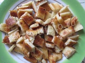 Теплый салат с картофелем и рыбными консервами