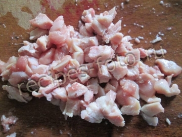 Теплый салат с курицей и свежими овощами