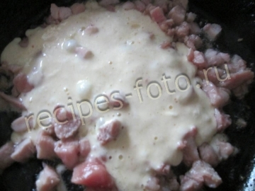 Теплый салат с курицей и свежими овощами