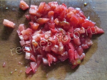 Теплый салат с курицей и свежими овощами