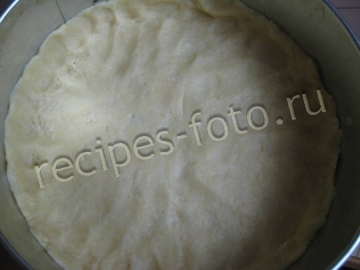 Тертый песочный пирог с яблоками