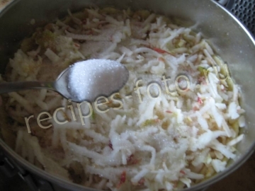 Тертый песочный пирог с яблоками