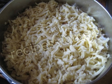 Тертый песочный пирог с яблоками