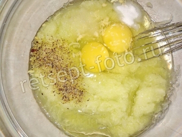 Тонкие блины из кабачков с сыром на молоке