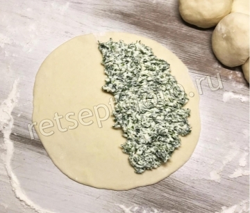 Тонкие жареные пирожки с творогом и зеленью