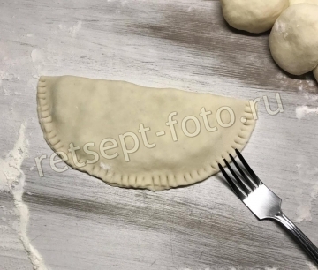Тонкие жареные пирожки с творогом и зеленью
