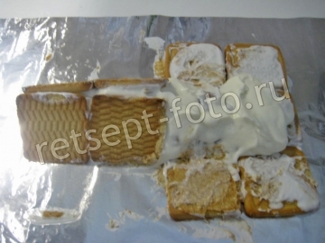 Торт "Домик" из печенья и творога с изюмом