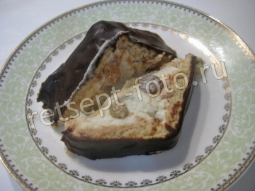 Торт "Домик" из печенья и творога с изюмом