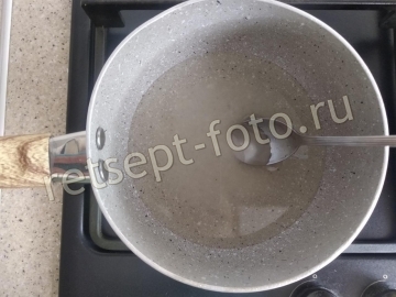 Торт "Красный бархат" с творожным кремом и смородиновым вареньем