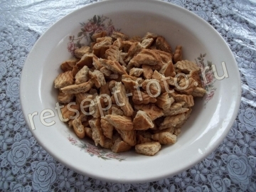 Торт без выпечки из печенья с бананом и сметаной