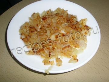 Печеночный торт из куриной печени с морковью и луком