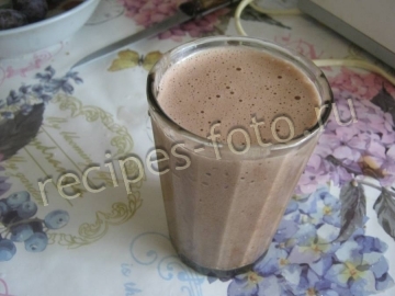 Торт со сметанным кремом и глазурью (хорошо пропитанный)