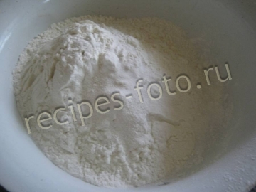 Торт со сметанным кремом и глазурью (хорошо пропитанный)