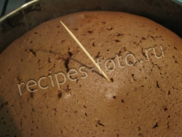 Торт со сметанным кремом и глазурью (хорошо пропитанный)