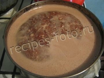 Торт со сметанным кремом и глазурью (хорошо пропитанный)