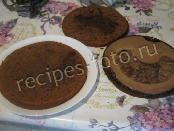Торт со сметанным кремом и глазурью (хорошо пропитанный)