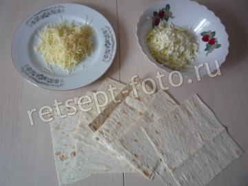 Трубочки из лаваша с сыром и яйцом