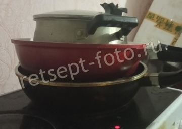 Цыпленок с чесноком на сковороде