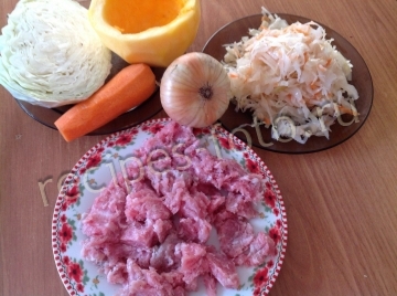 Тушеная квашеная капуста с фаршем на сковороде